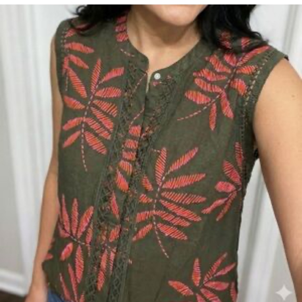 a new day Palm Leaf Sleeveless Blouse - Picture 2 of 6